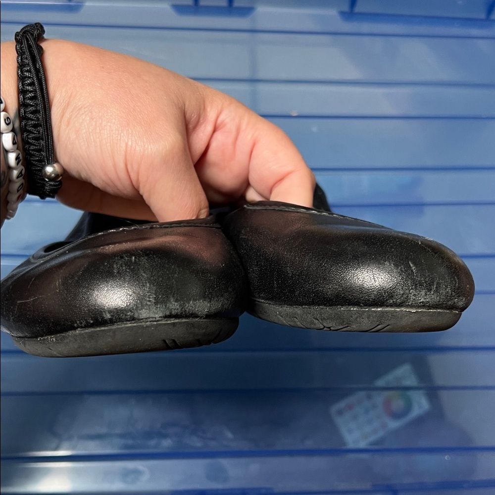 Taos Rascal Black Leather Flats - Picture 4 of 5